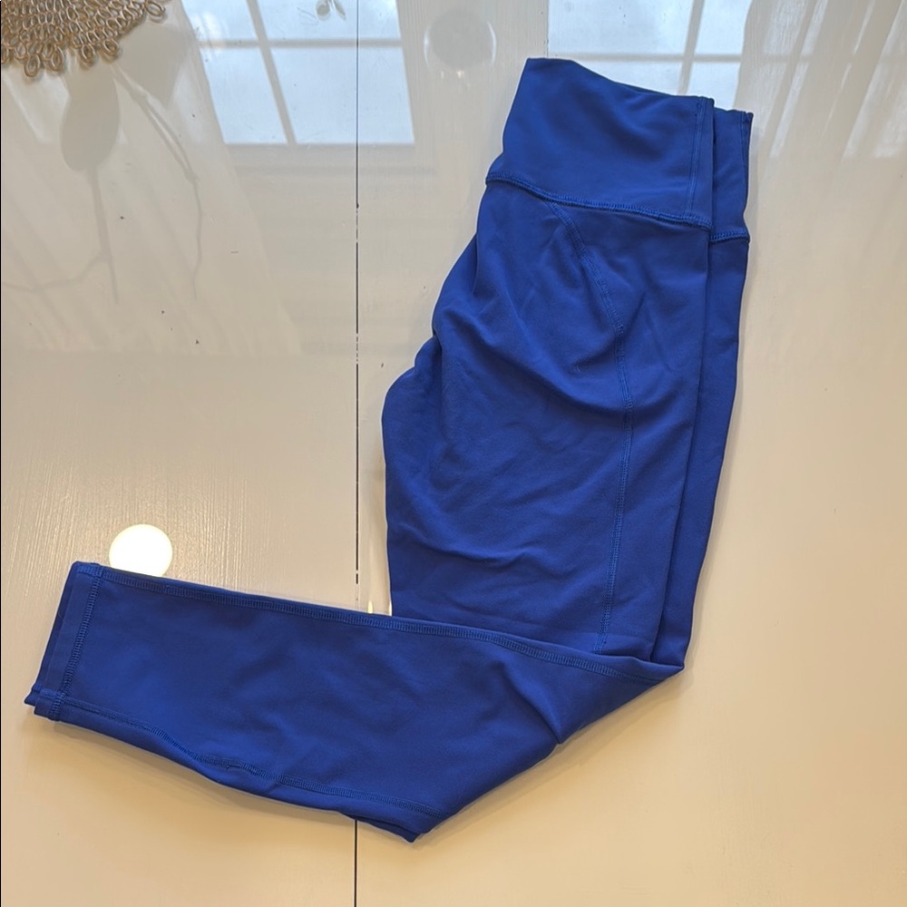 blue woman fabletic leggings